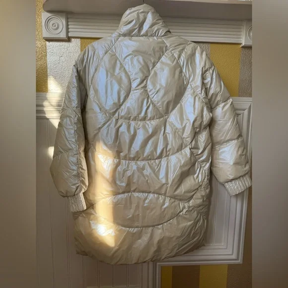 Shimmering Silver Puffer Jacket - Picture 4 of 8